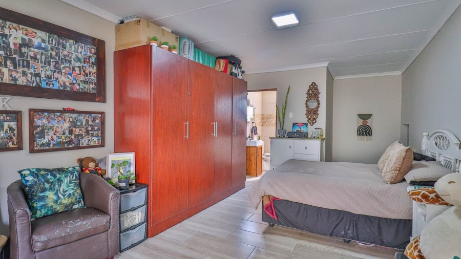 3 Bedroom Property for Sale in Protea Park North West